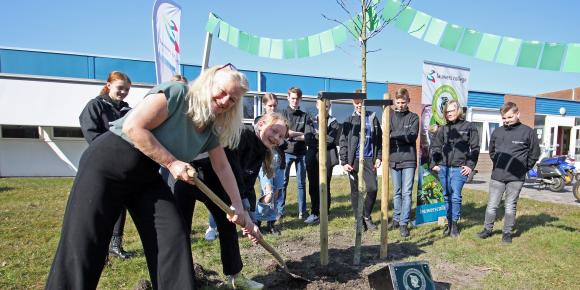 Kick-off EC maart 2022 planten boom IMG_5032